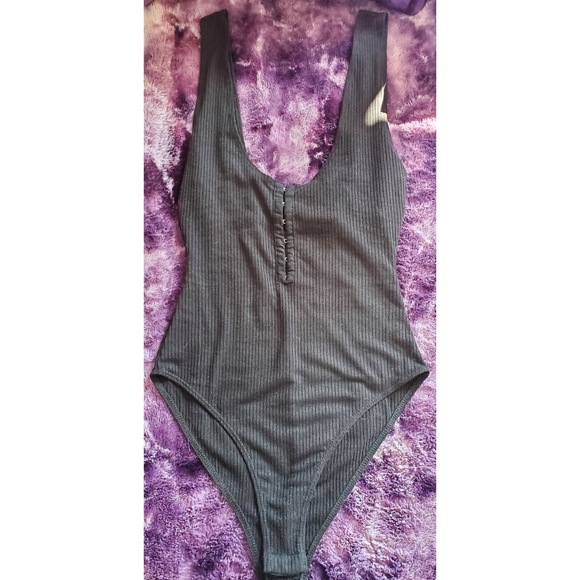 Forever 21 Black Bodysuit. Size Small - Picture 3 of 4